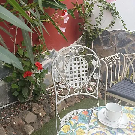 Casa Blanca In Villa *